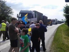 Mieszkańcy protestowali, tiry stały w korku [zdjęcia + video]