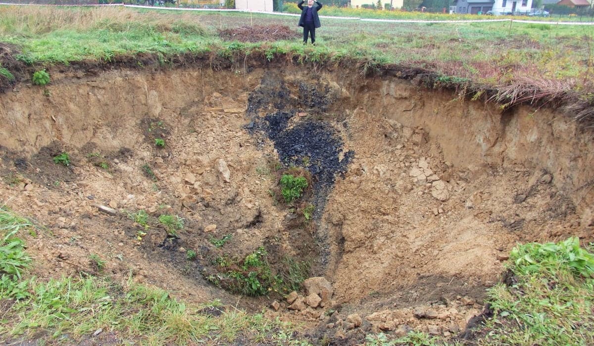 Zapadlisko w Jankowicach ma co najmniej 40 metrów głębokości