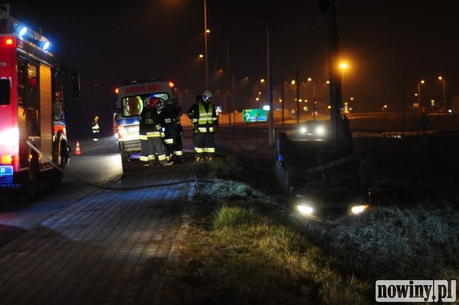 Na Żorskiej dachował samochód