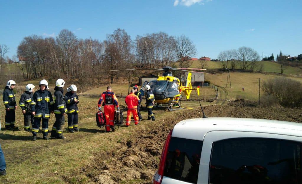 Wypadek w Świerklanach. Po ranną 9-latkę przyleciał śmigłowiec LPR