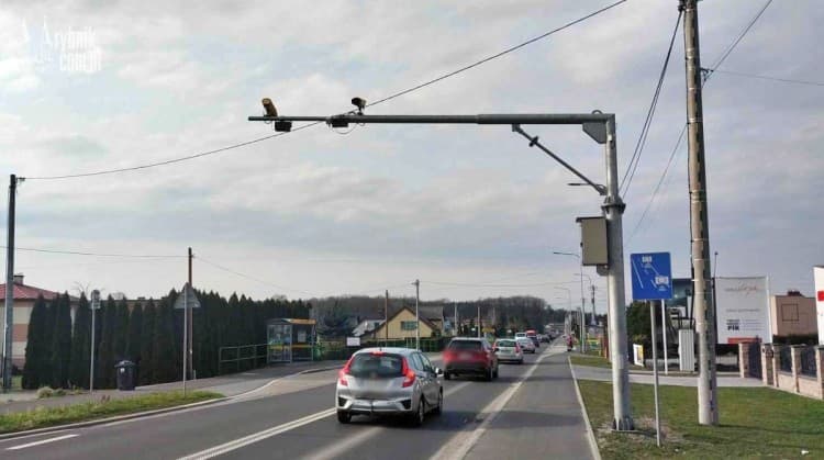 Były kamery, pojawiły się znaki. Odcinkowy pomiar prędkości w Świerklanach działa!