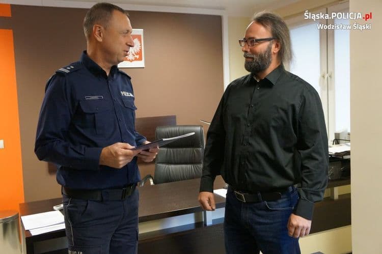 Mieszkaniec Jankowic złapał pijaka na drodze