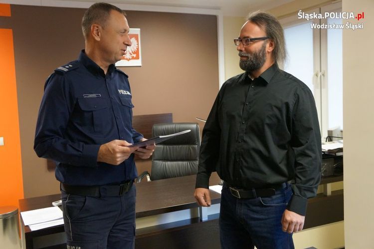 Mieszkaniec Jankowic złapał pijaka na drodze