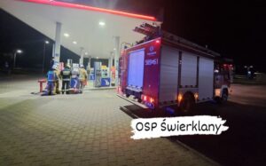 Wyciek gazu na stacji benzynowej. Kierowca odjechał z wężem od dystrybutora